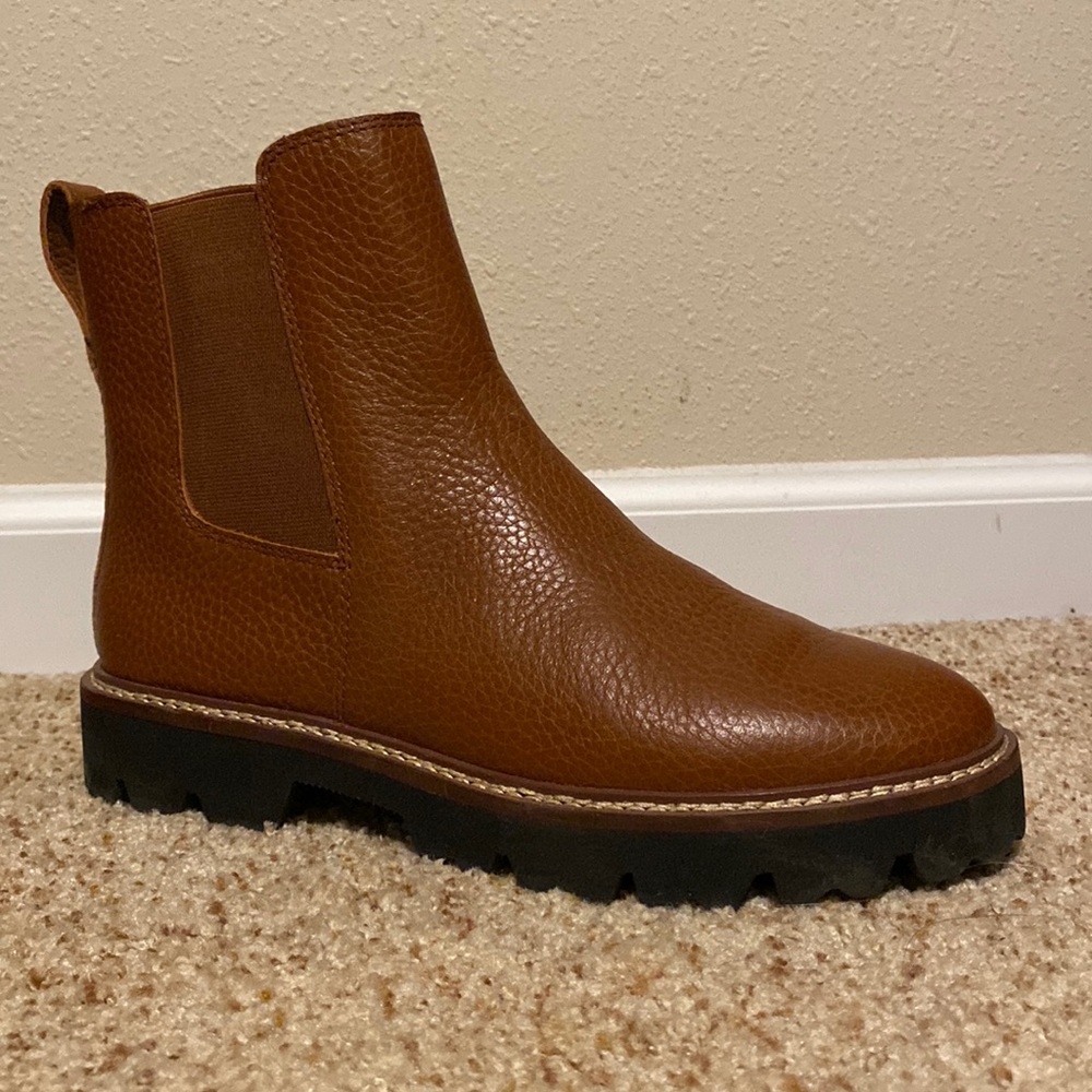 Madewell Lugsole Chelsea Boot in Leather